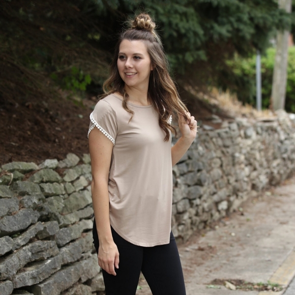 Short sleeve crew neck boutique top - Picture 3 of 3